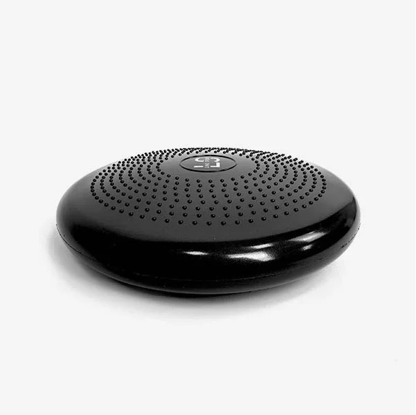 ravnotezni_disk_6 - fizio trgovina round black portable speaker with a dotted perforated top and a central control button on a white background.