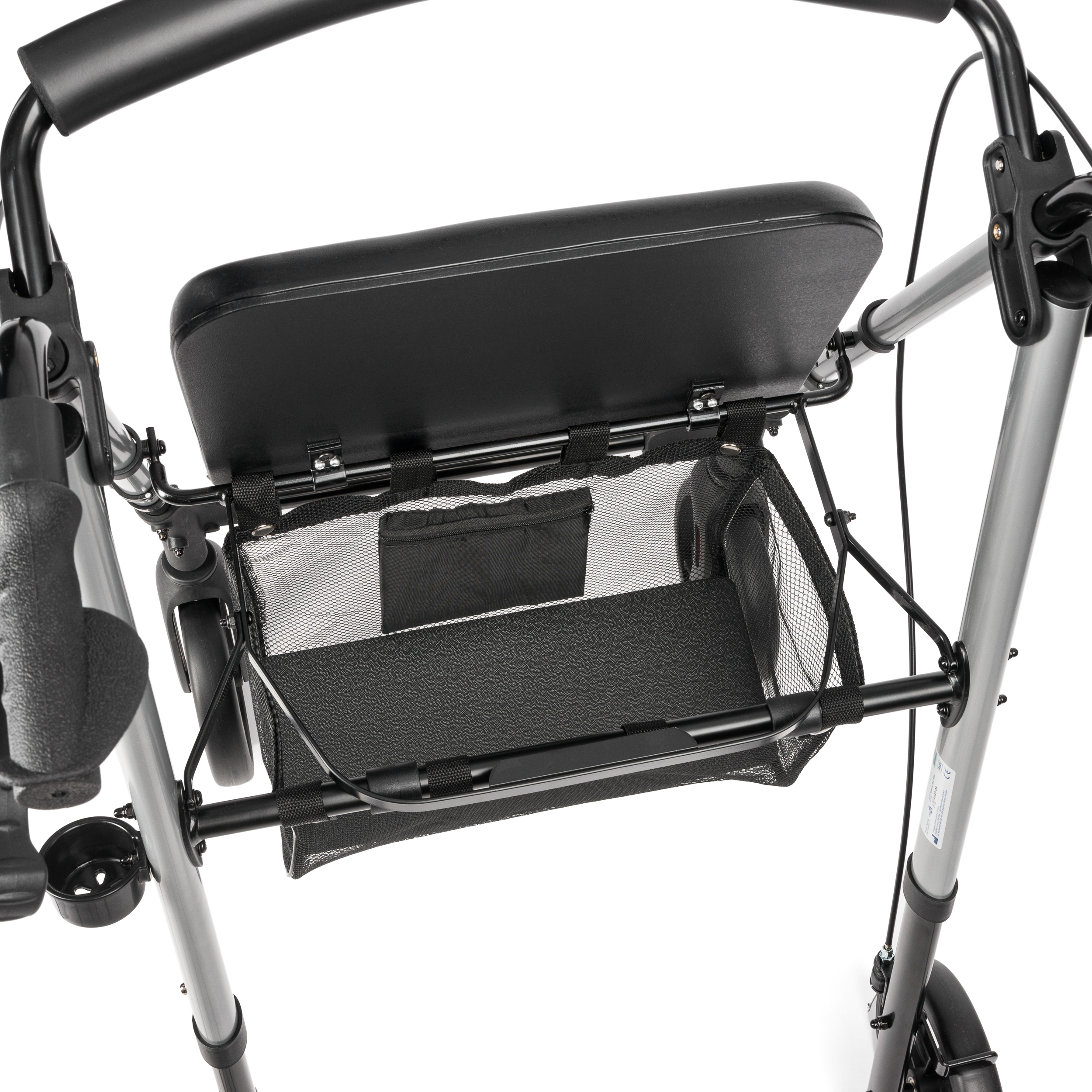rolator_alina_6 - fizio trgovina close-up of a wheelchair seat with a black padded backrest and a mesh under-seat basket on a silver frame.