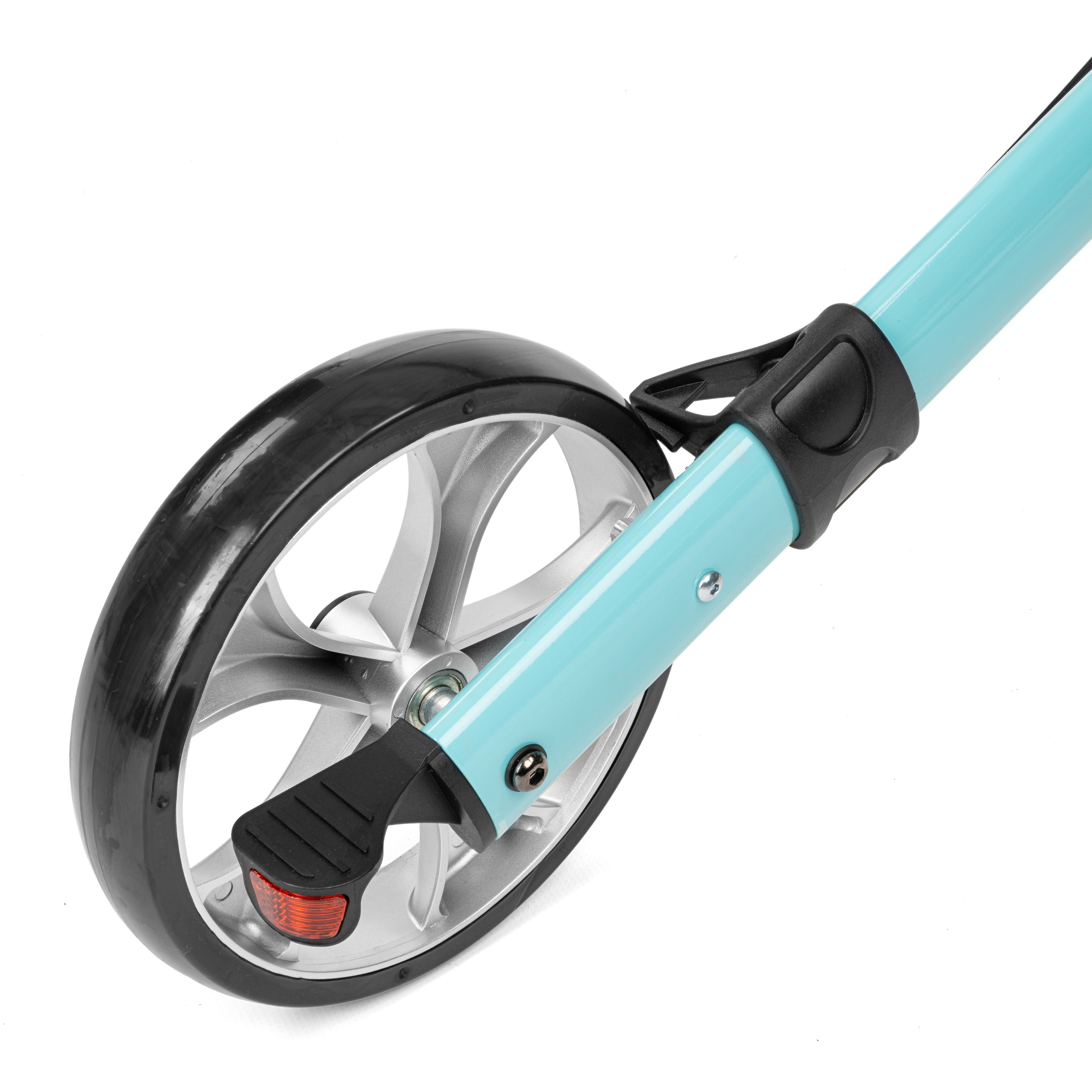 rolator_yola_8 - fizio trgovina close-up of a turquoise scooter frame showing the wheel and brake area with a red reflector in the wheel rim.