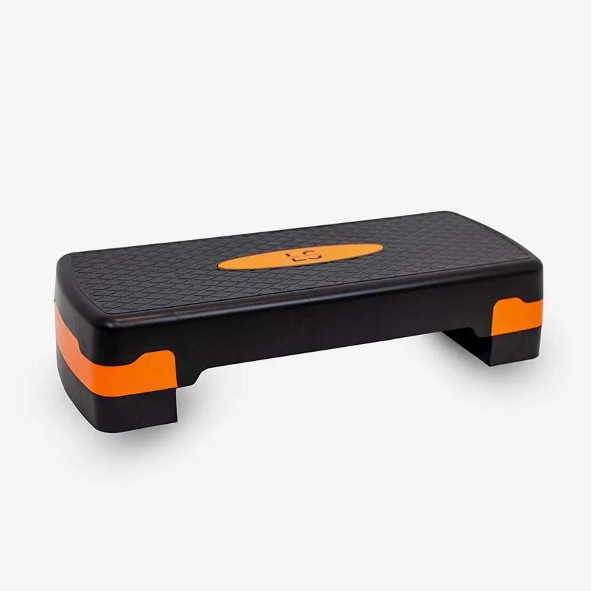 steper_za_aerobiko_6 - fizio trgovina black aerobic step with orange trim and a textured surface for cardio workouts.