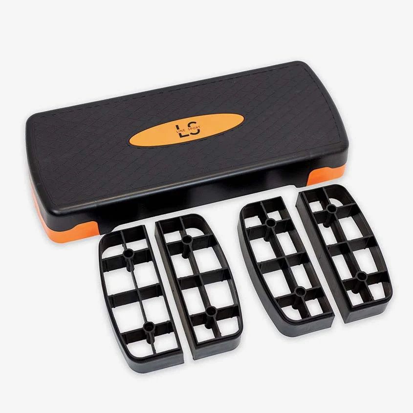 steper_za_aerobiko_8 - fizio trgovina portable foot pedal exercise set with four rectangular pedals and a black case with orange accents.